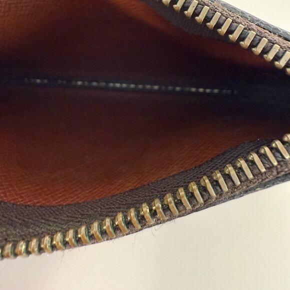 Louis Vuitton vintage small key holder Authentic - Picture 7 of 7